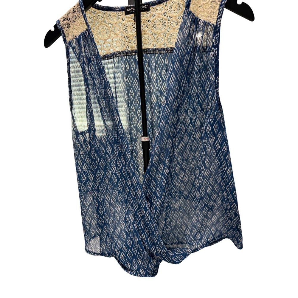 About A Girl Los Angeles Blue Geometric Lace Sleeveless Blouse XL B0975F475JD